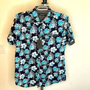 Free planet size medium cotton button-down short sleeve shirt alpha blue & white